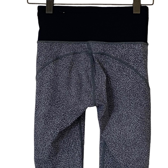 Lululemon Run The Day 7/8 Tight 25" Legging in Fractal Dark Starlight Black - Picture 3 of 13